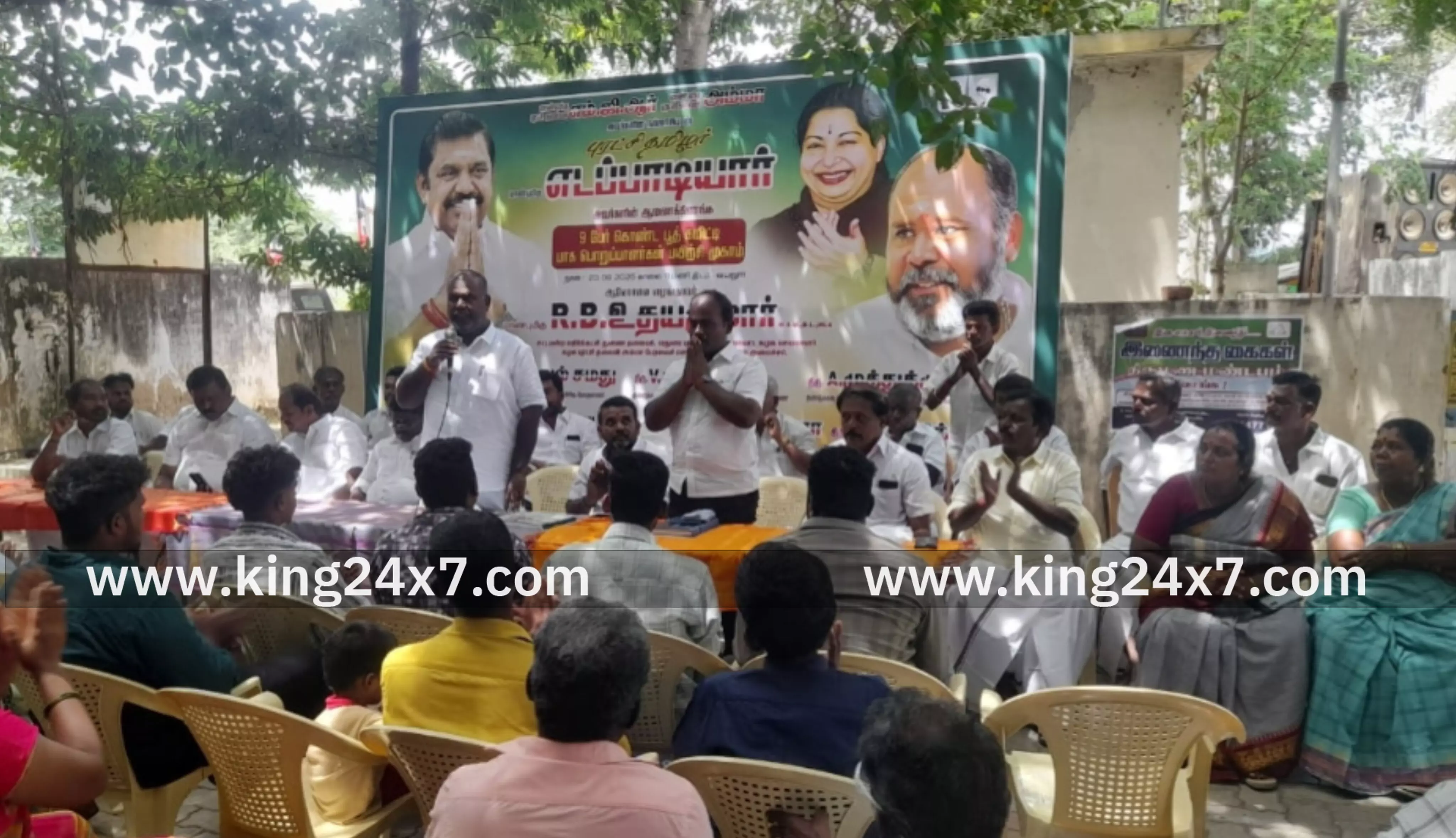 முன்னாள் அமைச்சர் தலைமையில் அதிமுகவினர் ஆலோசனை