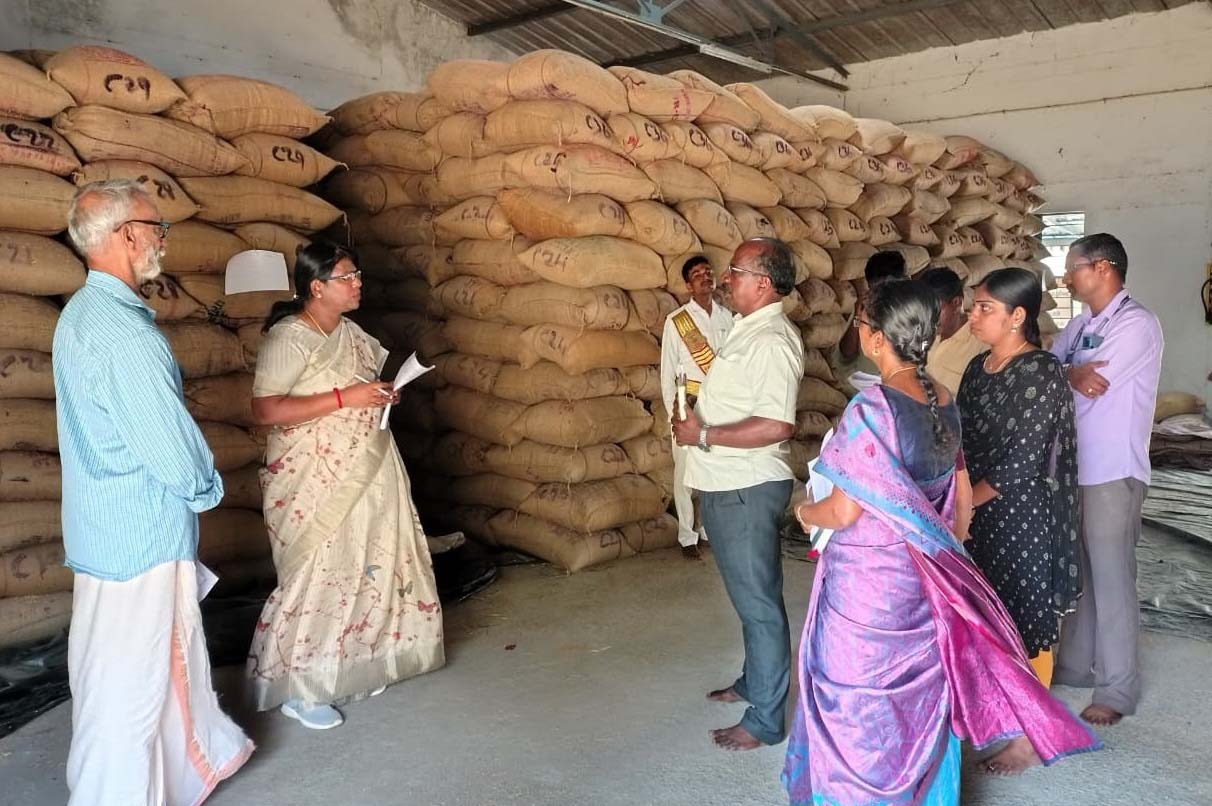 நெல் கொள்முதல் நிலையத்தினை  கலெக்டர் ஆய்வு