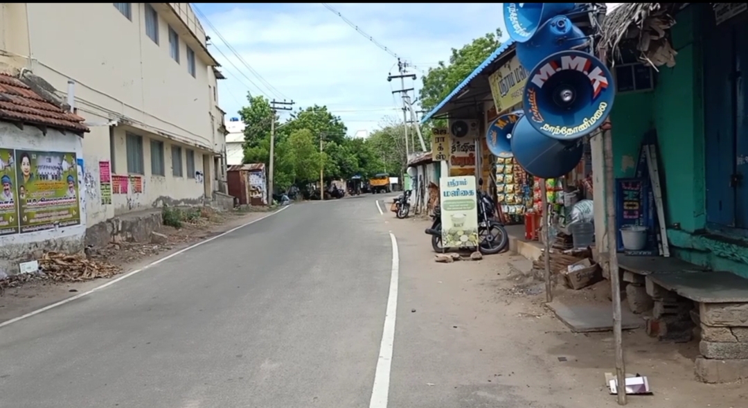 தாந்தோணி மலை டூவீலர்-சரக்கு வாகனம் நேருக்கு நேர் மோதி விபத்து. ஒருவர் படுகாயம்.