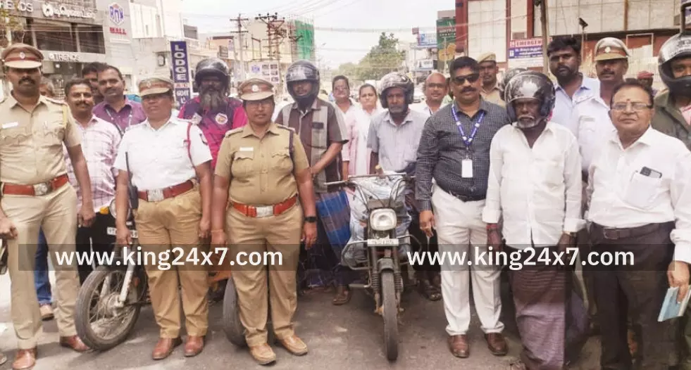 தாராபுரத்தில் சாலை பாதுகாப்பு விழிப்புணர்வு பேரணி தாராபுரத்தில் சாலை பாதுகாப்பு விழிப்புணர்வு பேரணி