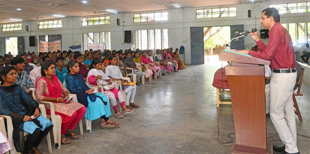 மாணவர்களால் அடுத்த தலைமுறை வாழ்க்கை மாறும் : ஆட்சியர்.