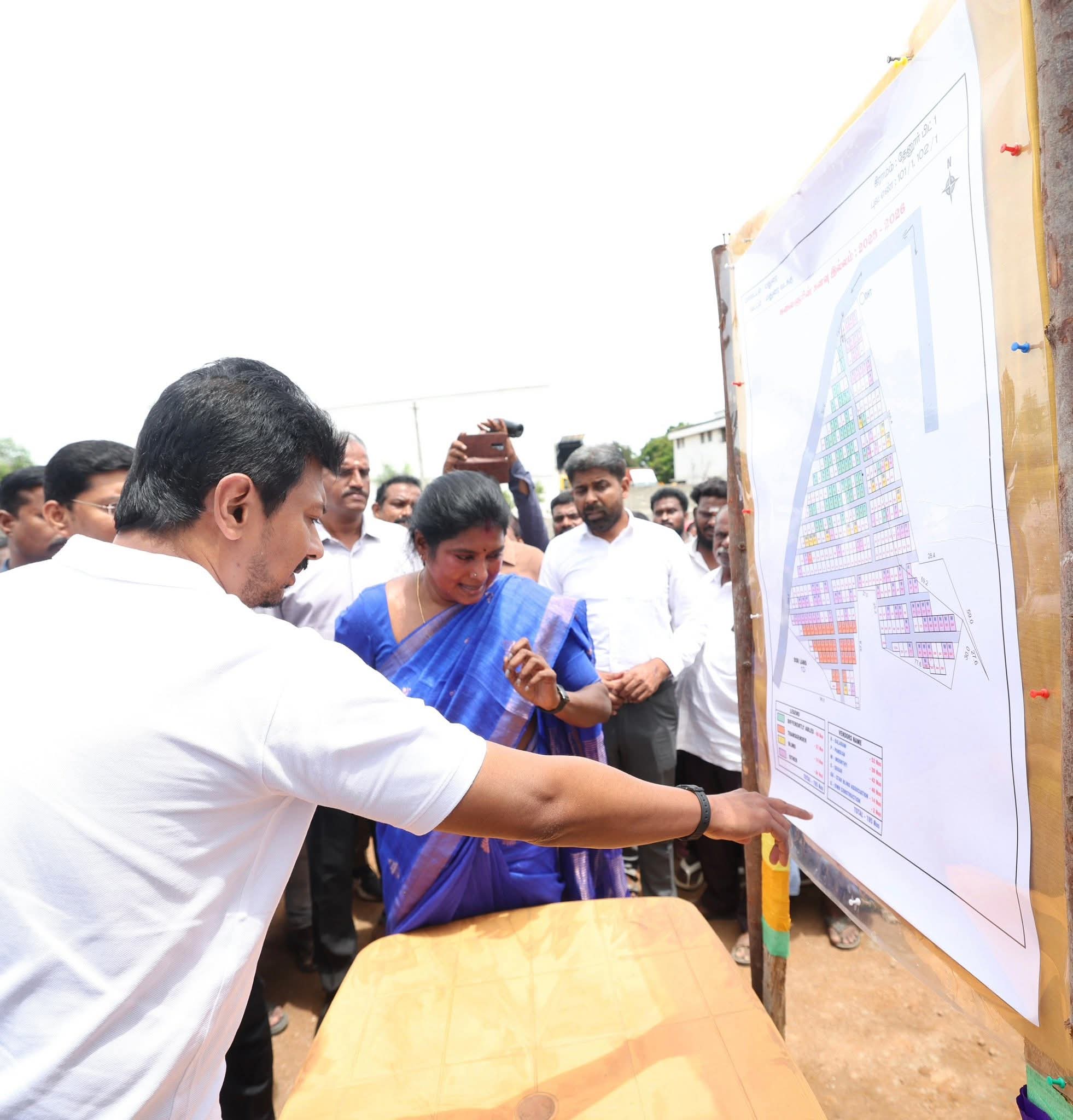 குடியிருப்பு கட்டுமான பணிகளை ஆய்வு செய்த துணை முதல்வர்