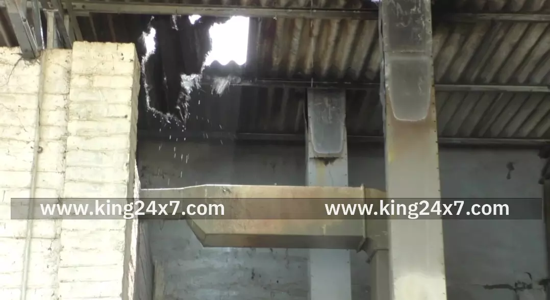 கரூர் -வெல்டிங் வைக்கும் போது திடீர் தீ விபத்து.தீயை அணைத்த வீரர்கள். கரூர் -வெல்டிங் வைக்கும் போது திடீர் தீ விபத்து.தீயை அணைத்த வீரர்கள்.