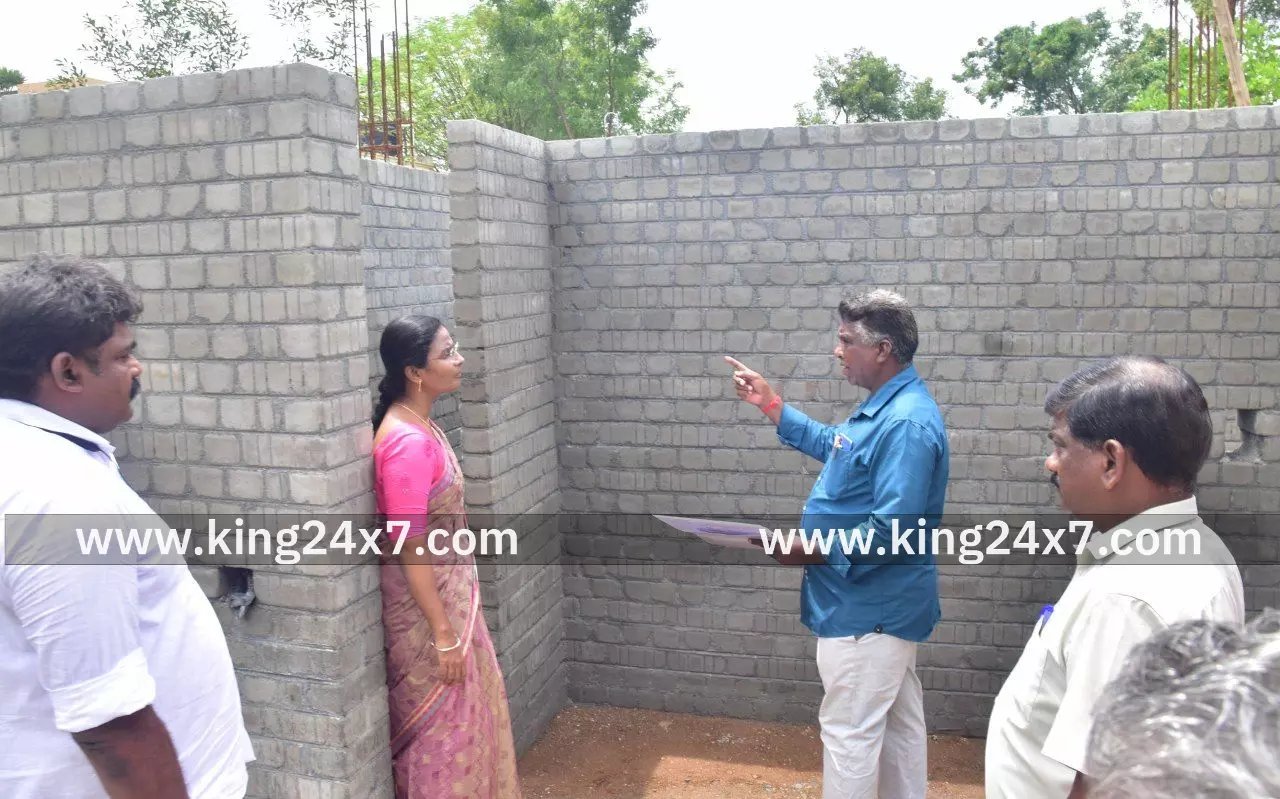 பல்வேறு வளர்ச்சி திட்ட பணிகள் குறித்து நேரில் சென்று ஆய்வு மேற்கொண்ட மாவட்ட ஆட்சியர்.