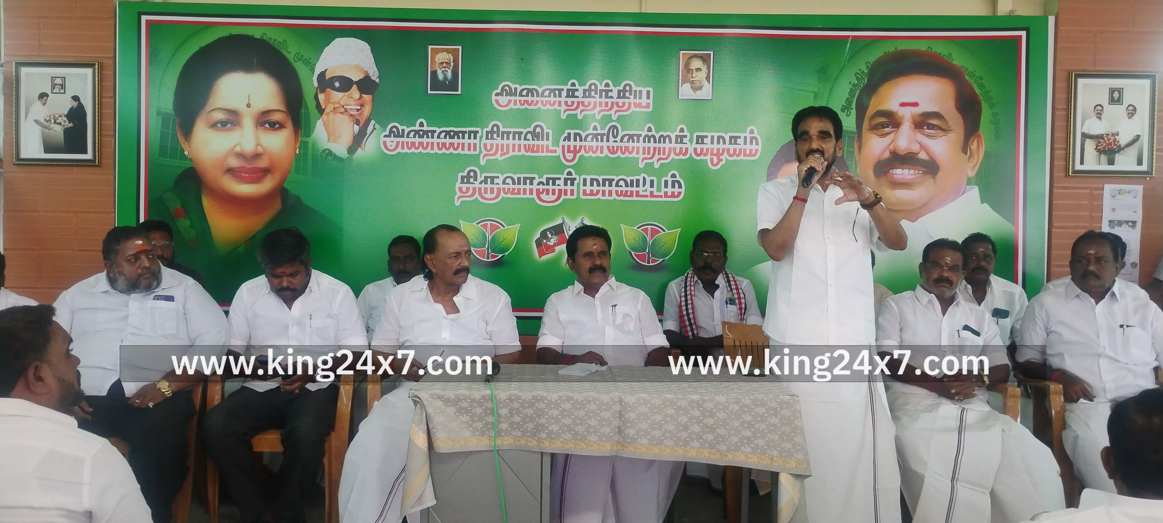 முன்னாள் அமைச்சர் ஆர்.காமராஜ் தலைமையில் ஆலோசனை கூட்டம்