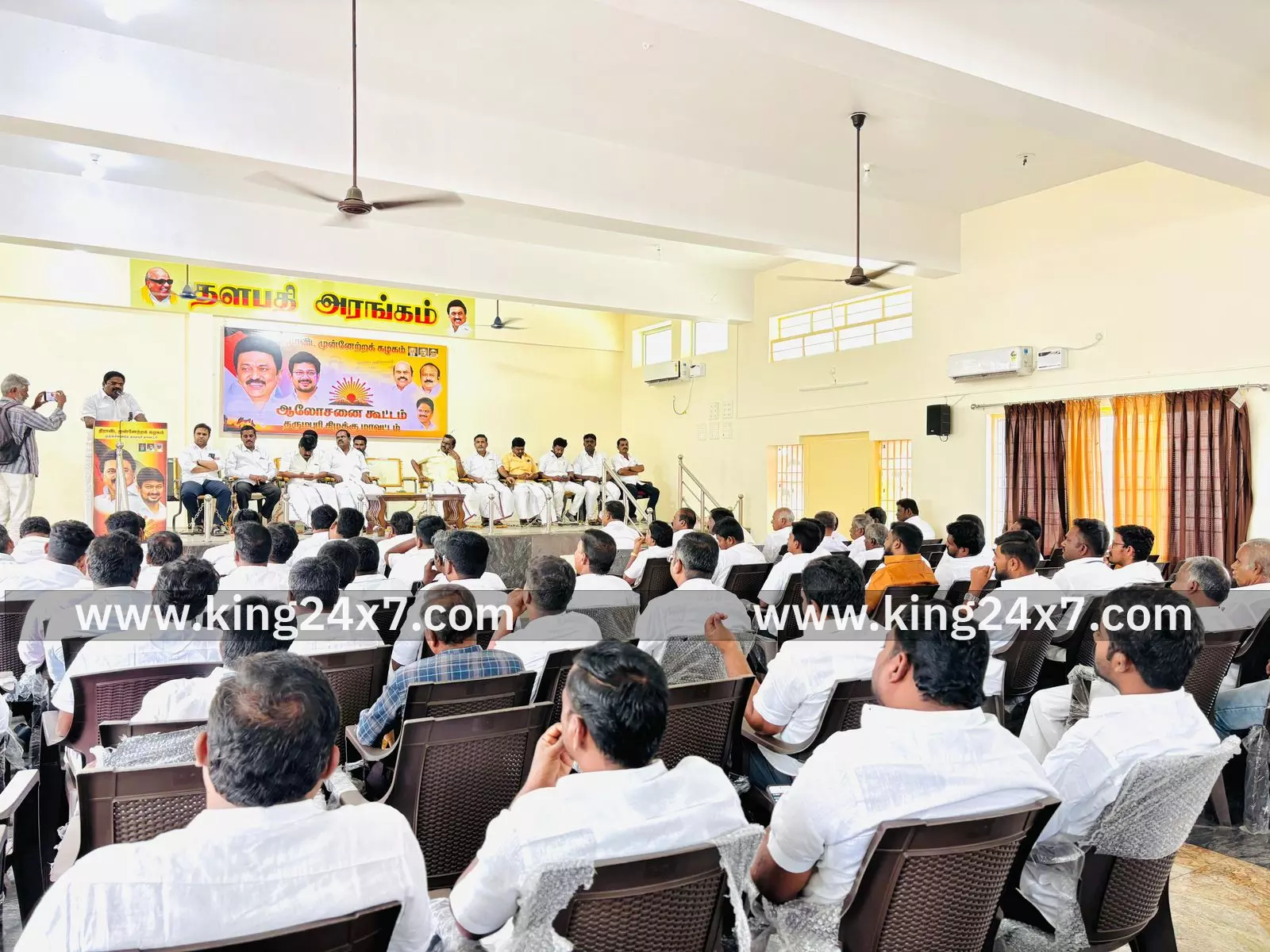 எம்பி தலைமையில் திமுக நிர்வாகிகள் கூட்டம் எம்பி தலைமையில் திமுக நிர்வாகிகள் கூட்டம்