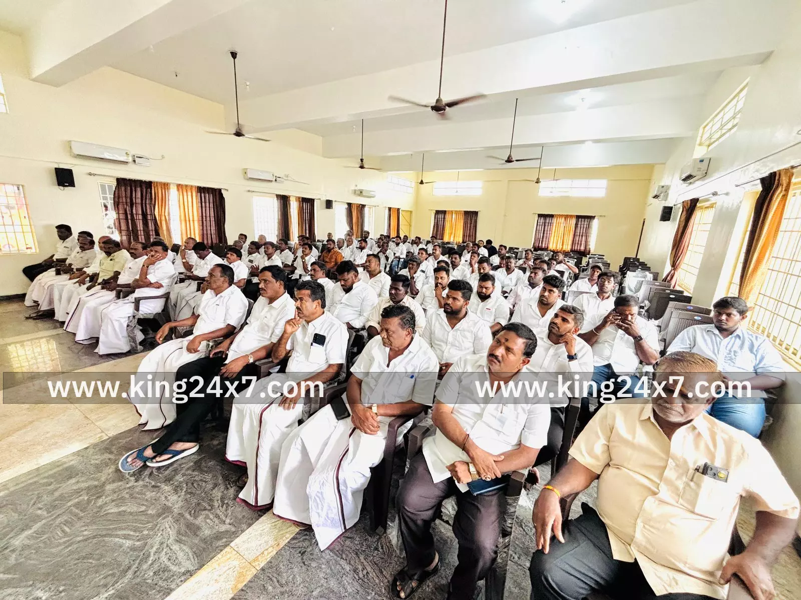 எம்பி தலைமையில் திமுக நிர்வாகிகள் கூட்டம் எம்பி தலைமையில் திமுக நிர்வாகிகள் கூட்டம்