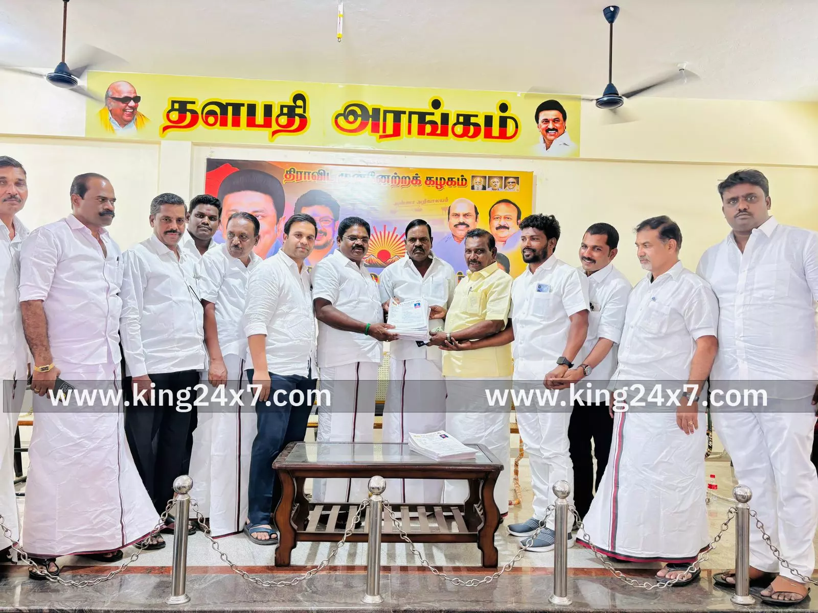 எம்பி தலைமையில் திமுக நிர்வாகிகள் கூட்டம் எம்பி தலைமையில் திமுக நிர்வாகிகள் கூட்டம்