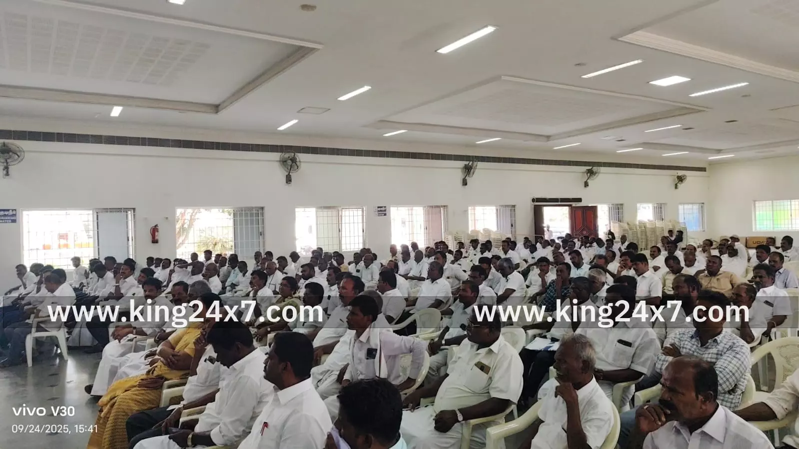 எம்பி தலைமையில் திமுக நிர்வாகிகள் கூட்டம் எம்பி தலைமையில் திமுக நிர்வாகிகள் கூட்டம்