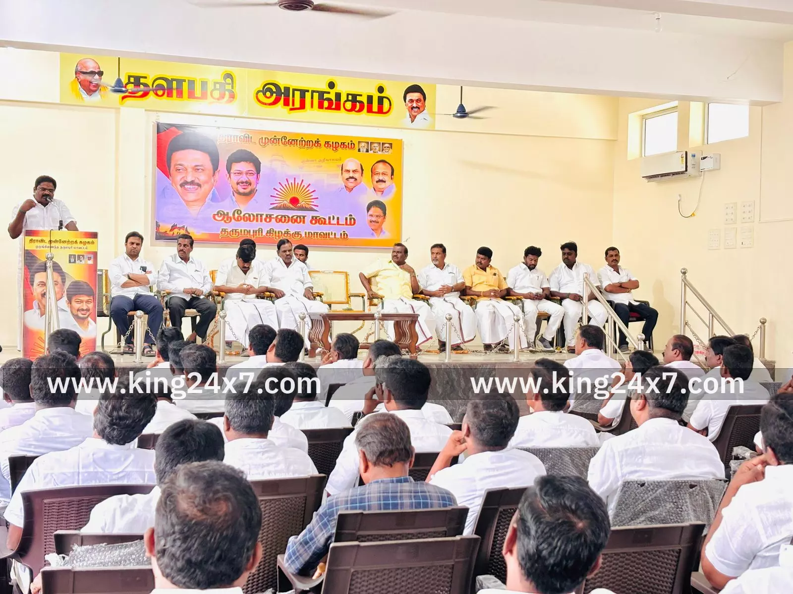 எம்பி தலைமையில் திமுக நிர்வாகிகள் கூட்டம் எம்பி தலைமையில் திமுக நிர்வாகிகள் கூட்டம்