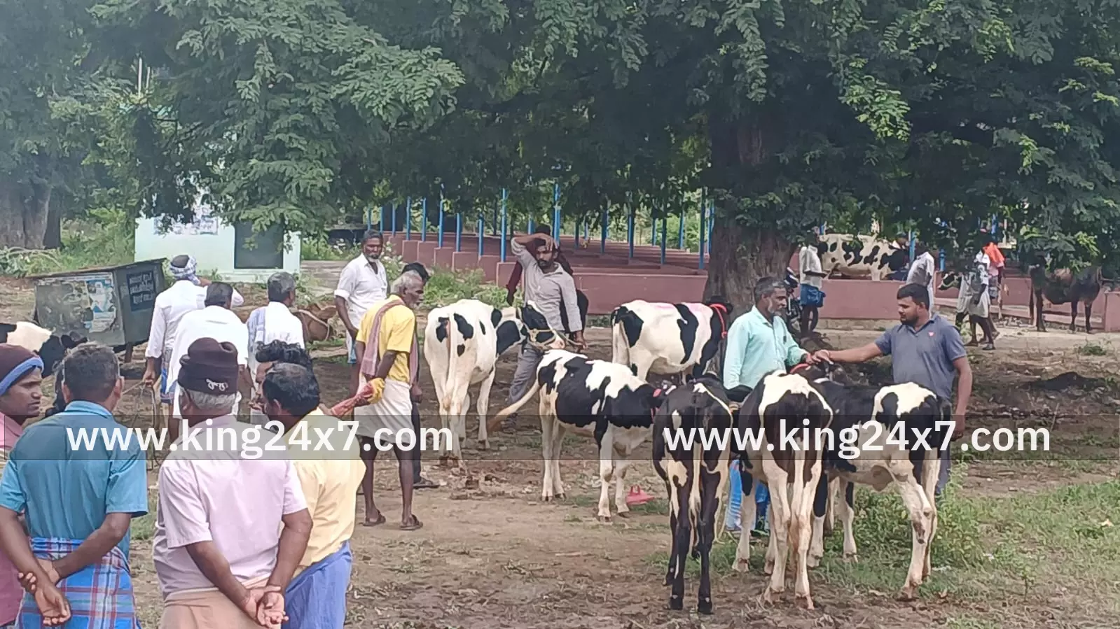 வார சந்தையில் 40 லட்சத்திற்கு ஆடுகள் விற்பனை