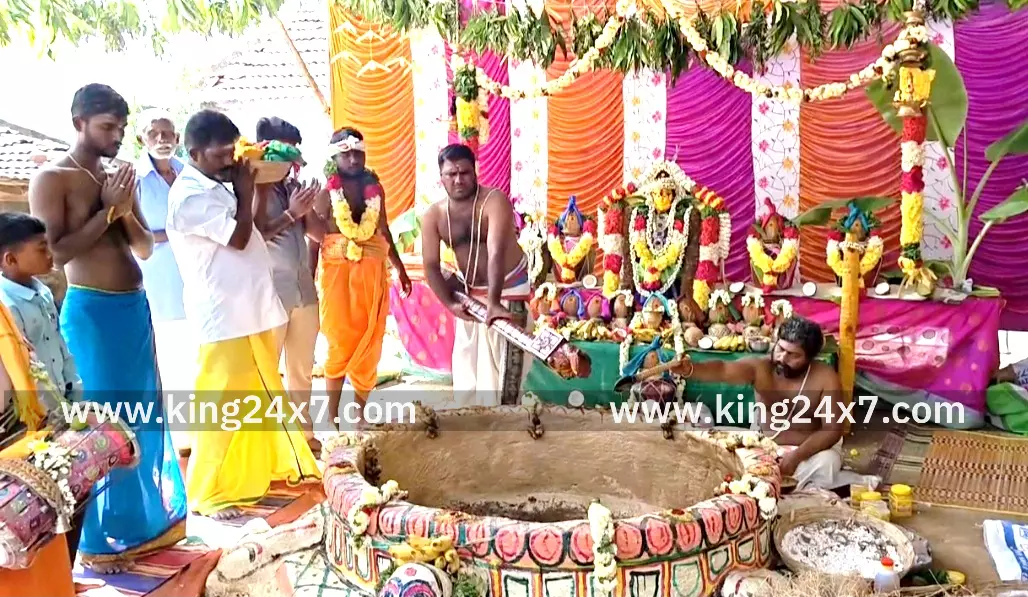 வேப்பனப்பள்ளி அருகே காளியம்மாள் கோயிலில் சிறப்பு பூஜை.