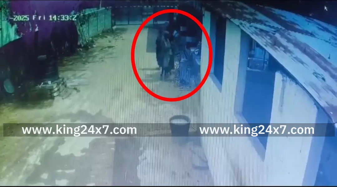 கோவை: காப்பர் வயர் திருடிய பெண்கள் ! கோவை: காப்பர் வயர் திருடிய பெண்கள் !