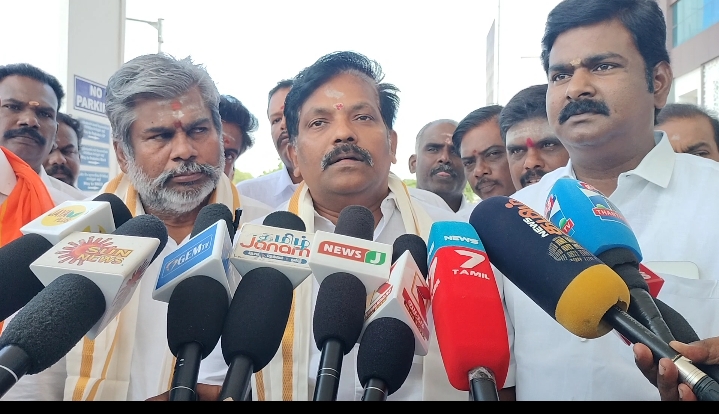 ராமநாதபுரம் அரசு மருத்துவ கல்லூரி மருத்துவமனையில் செய்தியாளர்களை சந்தித்த பாஜக மாநில பொது செயலாளர் பொன்.பாலகணபதி ராமநாதபுரம் அரசு மருத்துவ கல்லூரி மருத்துவமனையில் செய்தியாளர்களை சந்தித்த பாஜக மாநில பொது செயலாளர் பொன்.பாலகணபதி