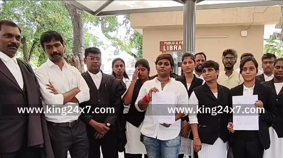 கோவையில் சட்டக் கல்லூரி மாணவி ஆடை குறித்து கேலி – காவல் நிலையத்தில் புகார்!