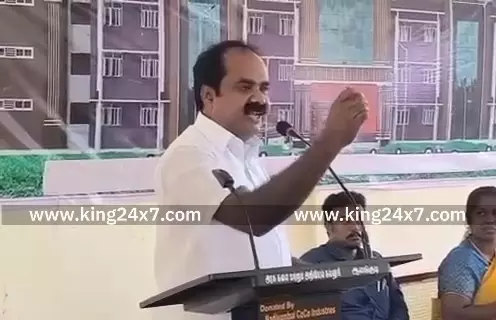 சிவ.வீ. மெய்யநாதன் மாணவர்கள் மத்தியில் சிறப்புரையாற்றினார். சிவ.வீ. மெய்யநாதன் மாணவர்கள் மத்தியில் சிறப்புரையாற்றினார்.