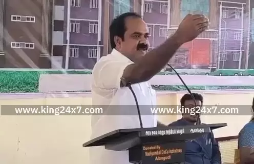 சிவ.வீ. மெய்யநாதன் மாணவர்கள் மத்தியில் சிறப்புரையாற்றினார். சிவ.வீ. மெய்யநாதன் மாணவர்கள் மத்தியில் சிறப்புரையாற்றினார்.