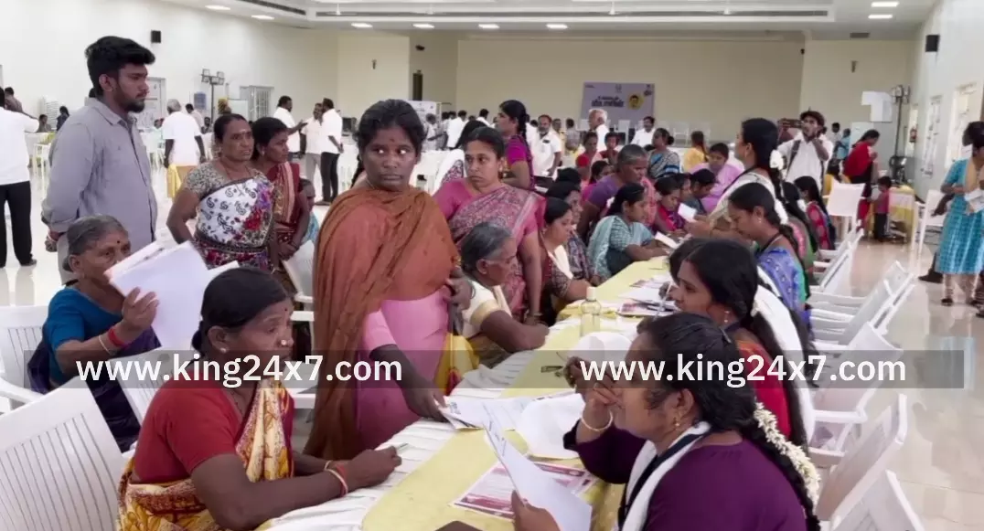 கரூர்- உங்களுடன் ஸ்டாலின் திட்ட முகாமில் ஆட்சியர் தங்கவேல் ஆய்வு.