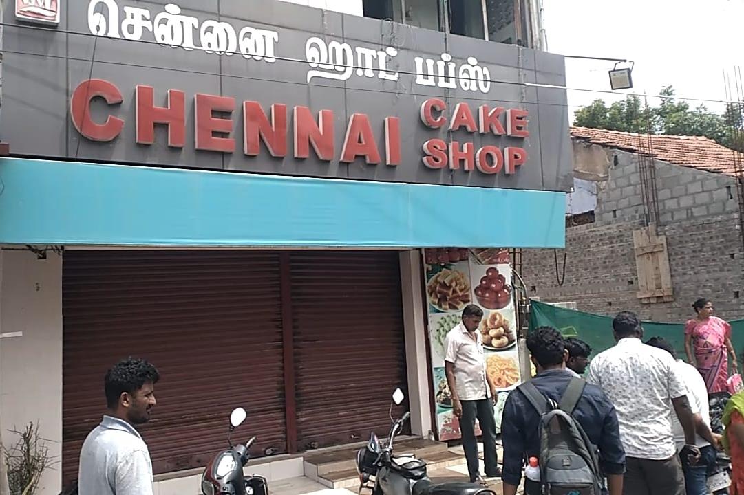 கேக் கடையில் உணவு பாதுகாப்பு துறையினர்ஆய்வு செய்து கடை அடைப்பு கேக் கடையில் உணவு பாதுகாப்பு துறையினர்ஆய்வு செய்து கடை அடைப்பு