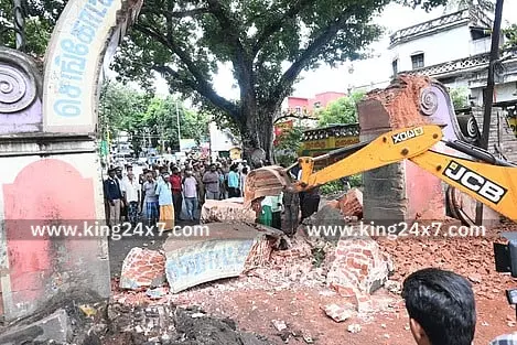 செங்கோட்டையில் நுழைவு வாயில் அகற்றம்