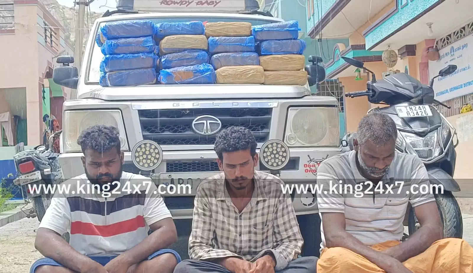 கிருஷ்ணகிரி: காரில் கடத்தி வந்த 100 கிலோ கஞ்சா கடத்திய 3 பேர் கைது.