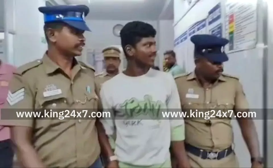 ஊத்தங்கரை: பிக்கப் வேன் திருடிய 2 பேர் கைது.