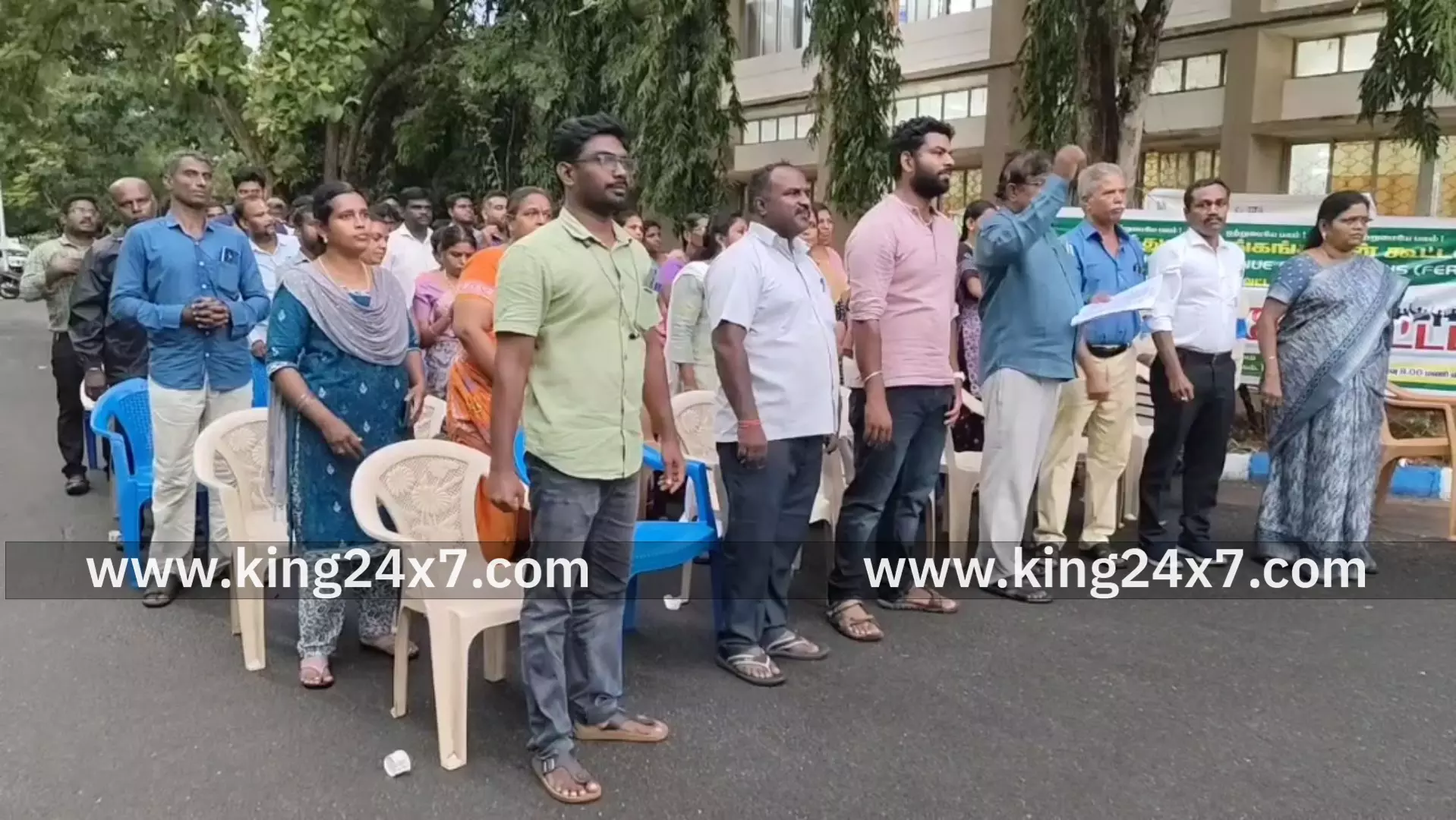 வருவாய் துறை சங்கத்தின் கூட்டமைப்பு சார்பில் காத்திருப்பு போராட்டம் வருவாய் துறை சங்கத்தின் கூட்டமைப்பு சார்பில் காத்திருப்பு போராட்டம்