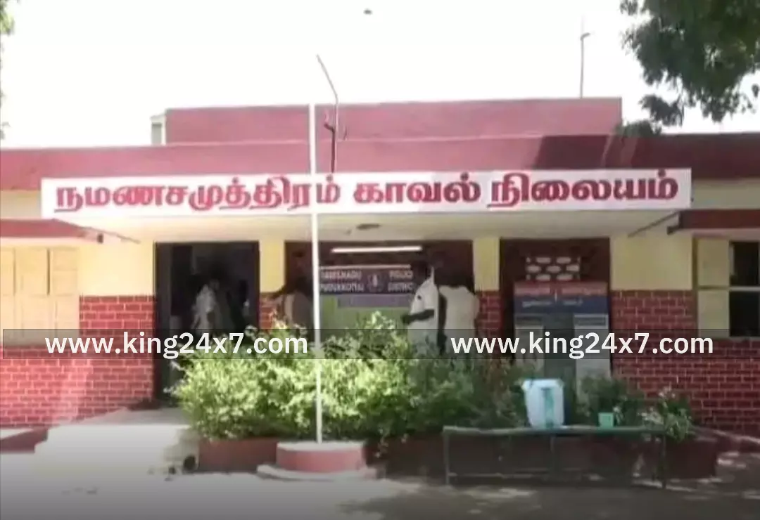 திருமயம்: நான்கு சக்கர வாகனம் மோதி விபத்து திருமயம்: நான்கு சக்கர வாகனம் மோதி விபத்து