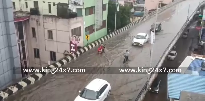 மார்த்தாண்டம் மேம்பாலத்தில் வெள்ளப் பெருக்கு 