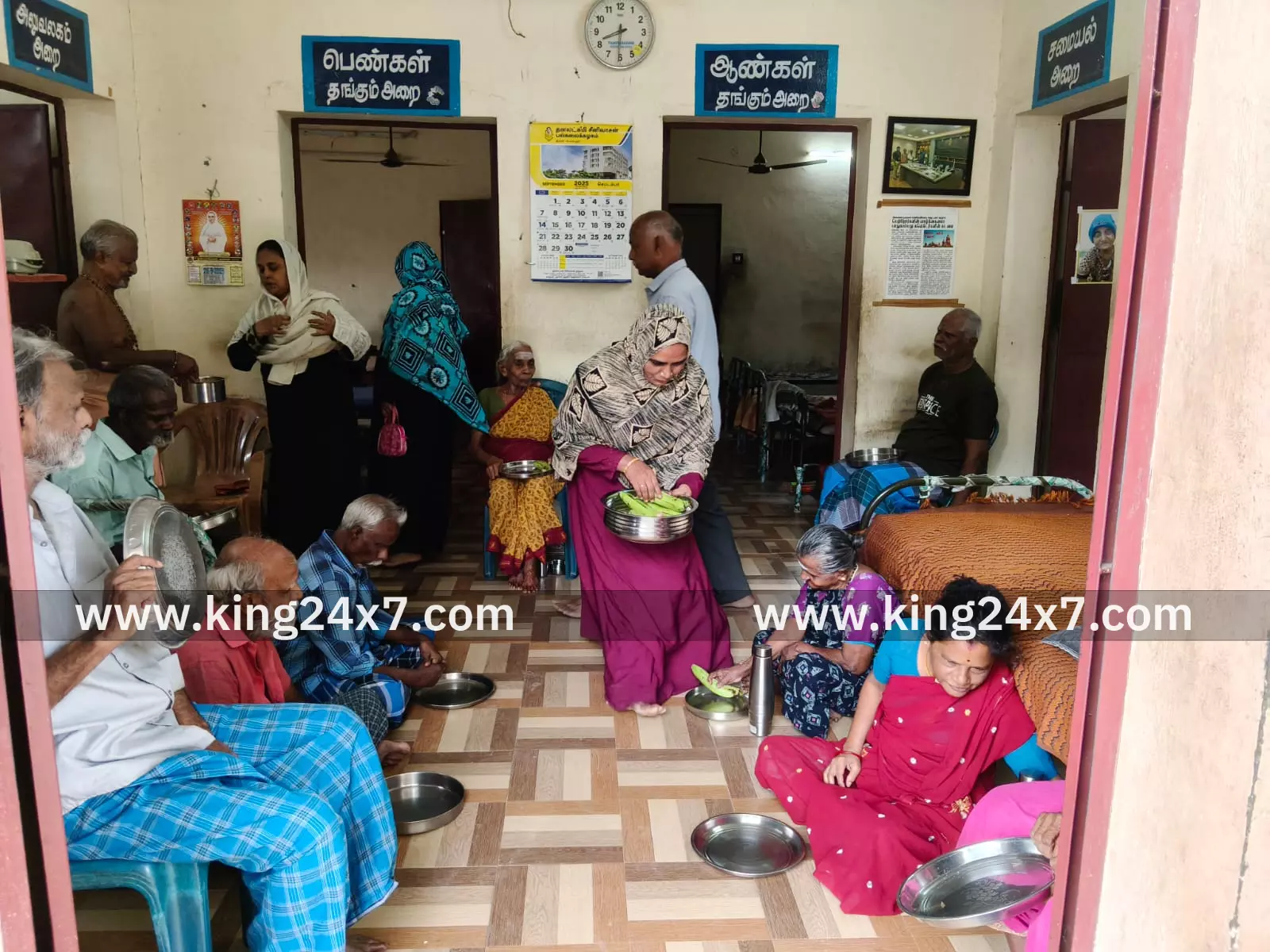 முதியோர் இல்லத்தில் உணவு வழங்கிய எஸ்டிபிஐ