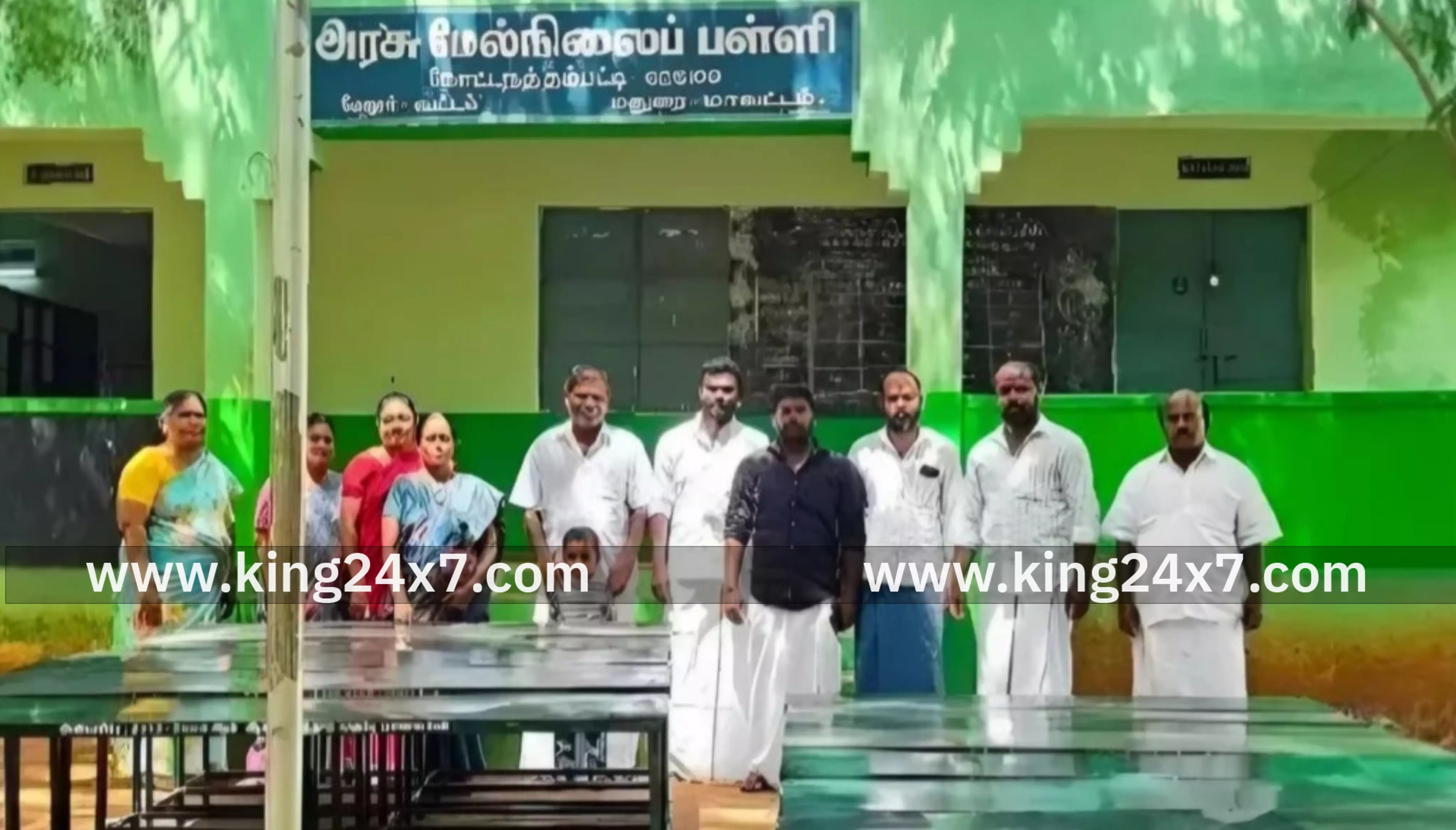 மேஜை நாற்காலிகளை வழங்கிய முன்னாள் மாணவர்கள்