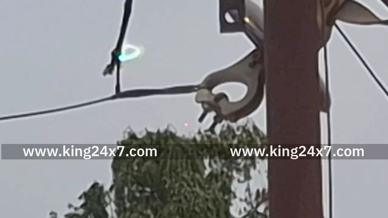 திருமயத்தில் மின்கசிவால் பொதுமக்கள் அச்சம்! திருமயத்தில் மின்கசிவால் பொதுமக்கள் அச்சம்!