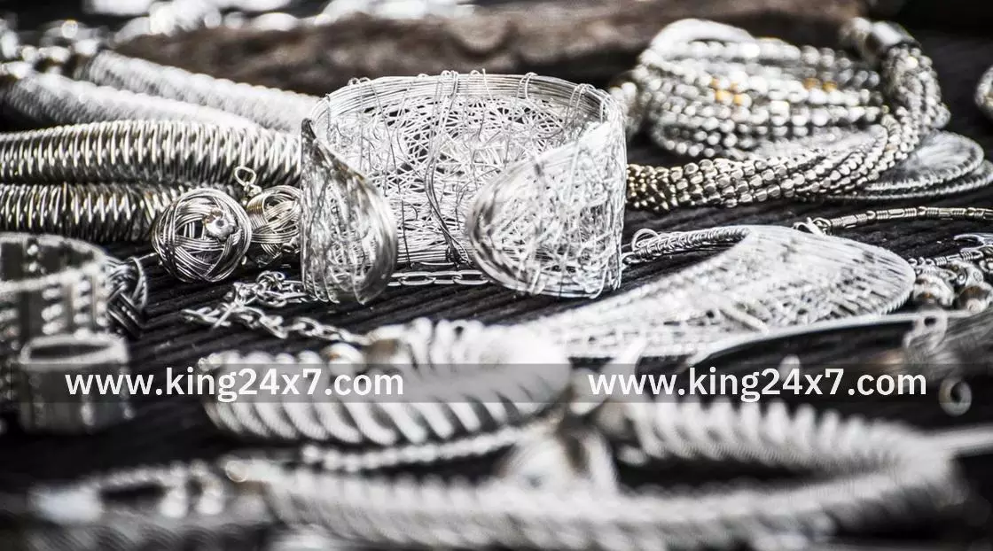 இந்தியாவில் வெள்ளி நகைகளை இறக்குமதி செய்ய மத்திய அரசு திடீர் கட்டுப்பாடு!! இந்தியாவில் வெள்ளி நகைகளை இறக்குமதி செய்ய மத்திய அரசு திடீர் கட்டுப்பாடு!!