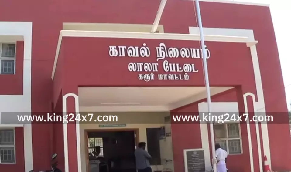கருப்பத்தூரில் சாலையை கடந்து சென்ற மாடு.டிராவல்ஸ் கார் மீது மோதி விபத்து. கருப்பத்தூரில் சாலையை கடந்து சென்ற மாடு.டிராவல்ஸ் கார் மீது மோதி விபத்து.