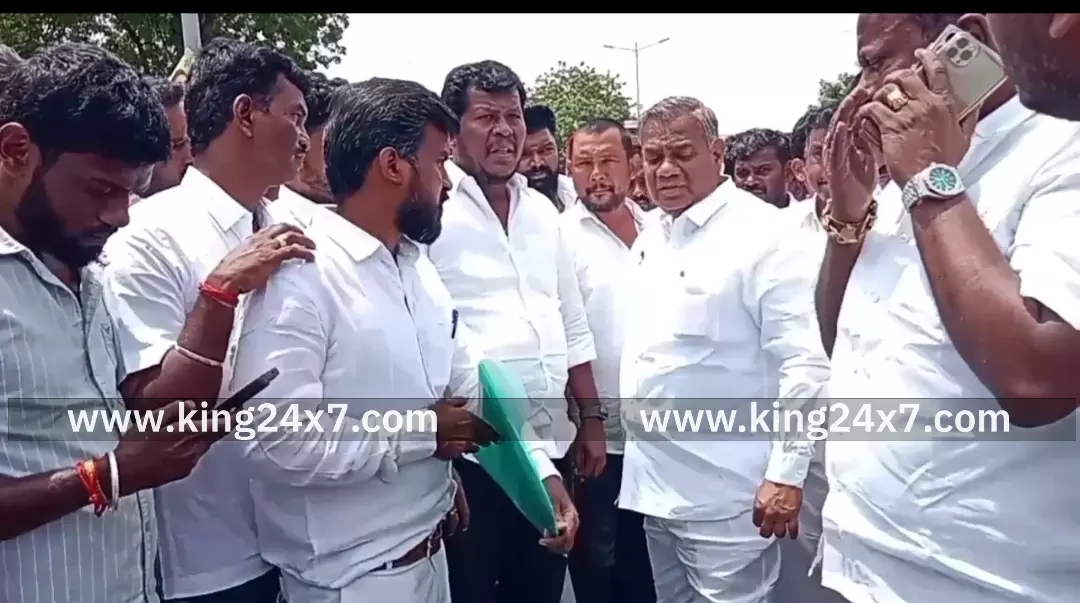 த வெ.க தலைவர் விஜய் நாளை கரூரில் மக்களை சந்திக்கிறார்-புஸ்லி ஆனந்த் தகவல். த வெ.க தலைவர் விஜய் நாளை கரூரில் மக்களை சந்திக்கிறார்-புஸ்லி ஆனந்த் தகவல்.