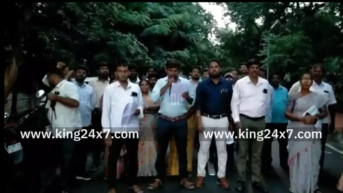 ஊரக வளர்ச்சித்துறை அலுவலர் சங்கத்தினர் ஆர்ப்பாட்டம் ஊரக வளர்ச்சித்துறை அலுவலர் சங்கத்தினர் ஆர்ப்பாட்டம்