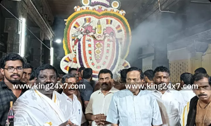 கன்னியாகுமரி : வாகனத்தில் பகவதி அம்மன் பவனி