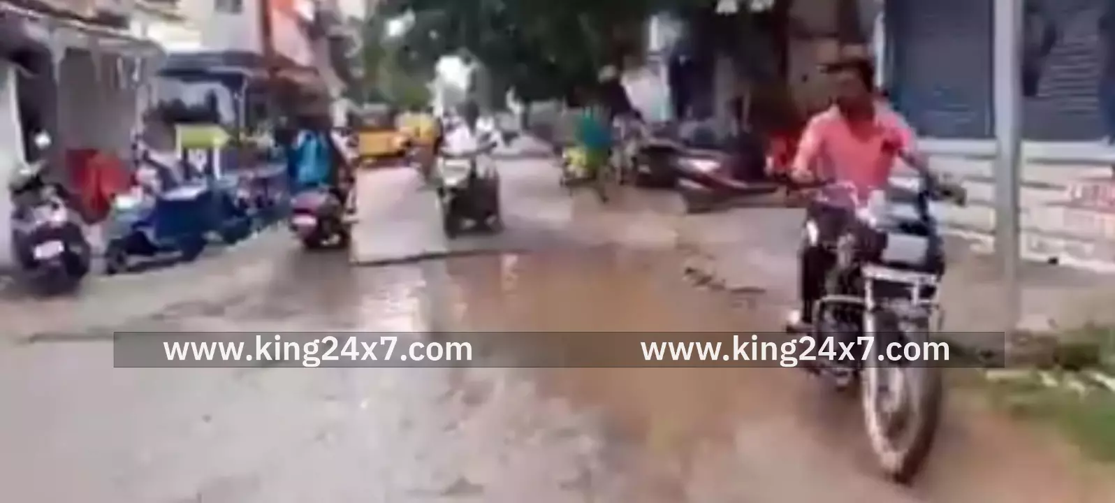 புதுக்கோட்டை: மழை நீர் தேங்கி நிற்பதால் வாகன ஓட்டிகள் அவதி