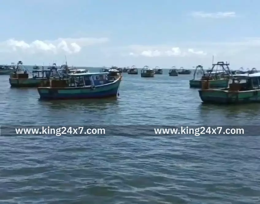 புதுக்கோட்டை: மீனவர்கள் கடலுக்கு செல்ல தடை புதுக்கோட்டை: மீனவர்கள் கடலுக்கு செல்ல தடை