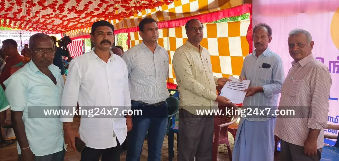 பொதுமக்கள் பல்வேறு துறை தொடர்பாக 725 மனுக்கள் பொதுமக்கள் பல்வேறு துறை தொடர்பாக 725 மனுக்கள்