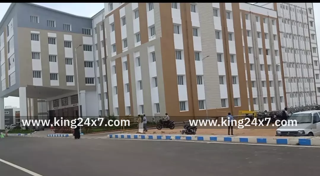 குருணைகுளத்து பட்டியில் டூவீலரில் வேகமாக சென்றதால் மற்றொரு டூவீலர் மீது மோதி  ஒருவர் படுகாயம்.