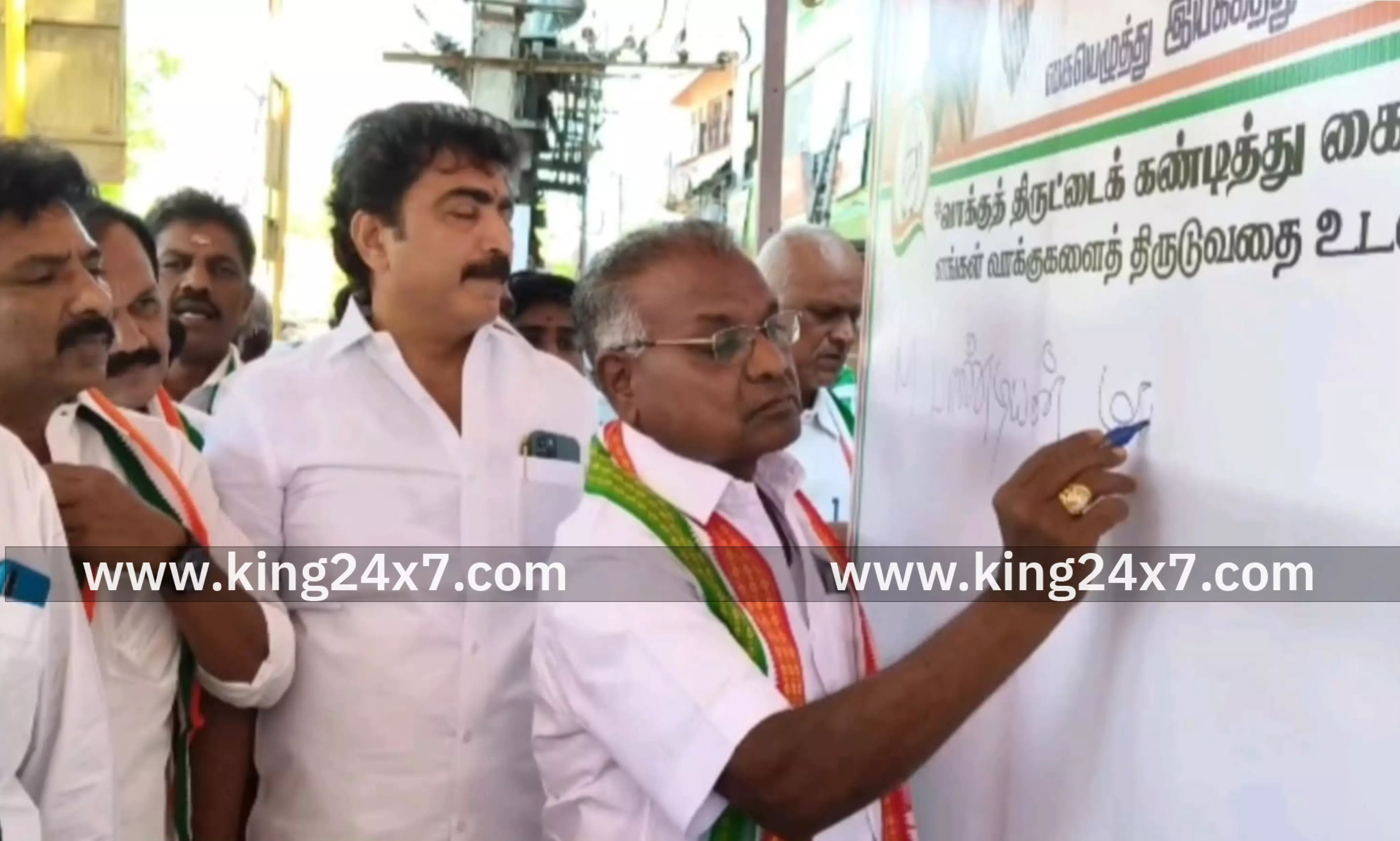 காங்கிரசாரின் கையெழுத்து இயக்கம் தொடக்கம்
