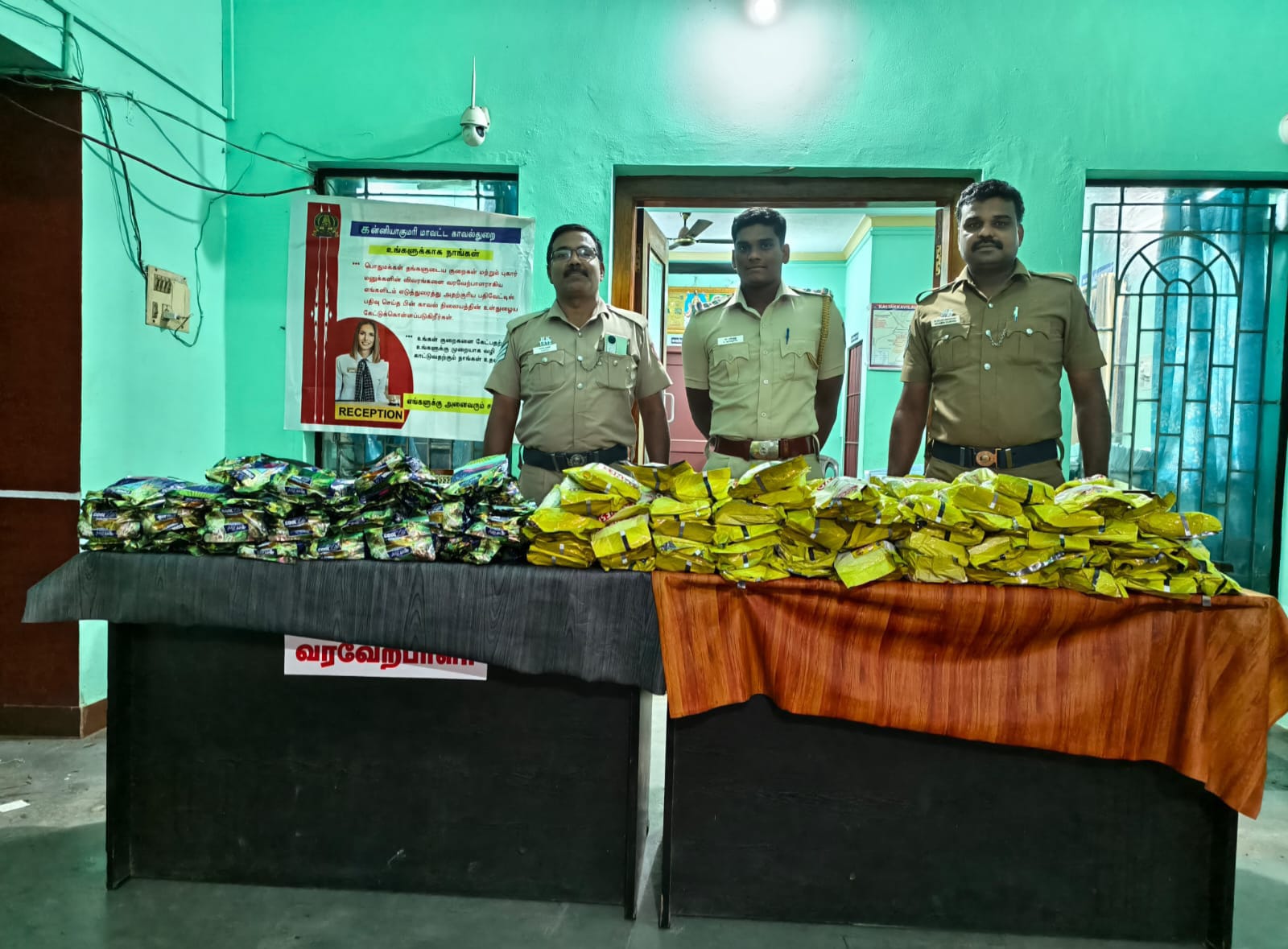 வீட்டில் பதுக்கிய புகையிலை பொருட்கள் பறிமுதல்