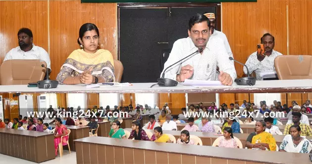 பெற்றோரை இழந்த எந்தக் குழந்தையும் படிப்பு நிறுத்தப்படாது பெற்றோரை இழந்த எந்தக் குழந்தையும் படிப்பு நிறுத்தப்படாது