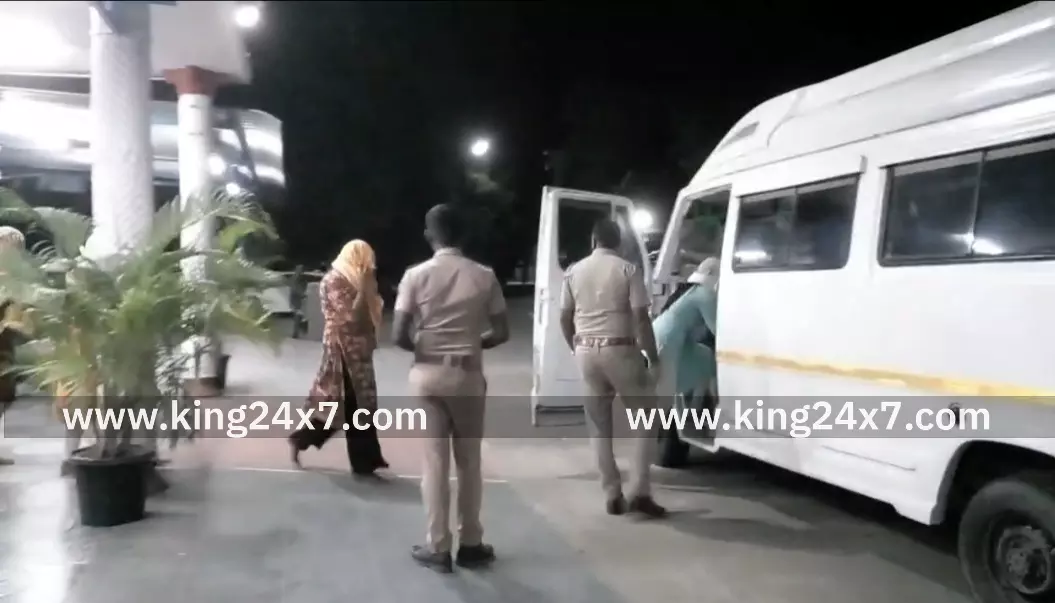 கோவை: மசாஜ் சென்டரில் விபச்சாரம் – 8 பேர் கைது கோவை: மசாஜ் சென்டரில் விபச்சாரம் – 8 பேர் கைது