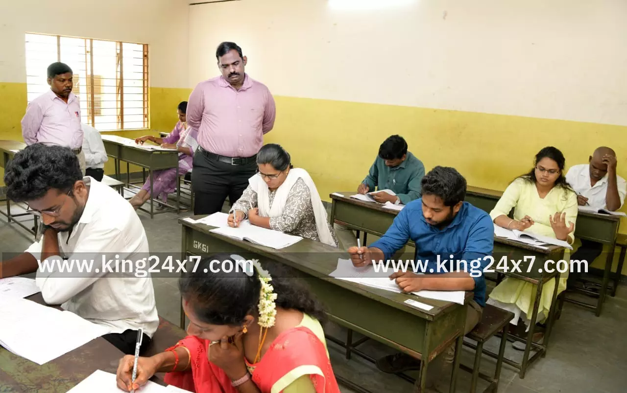 மாவட்டத்தில் குரூப்-2 தேர்வை 8,172 பேர் எழுதினர்.