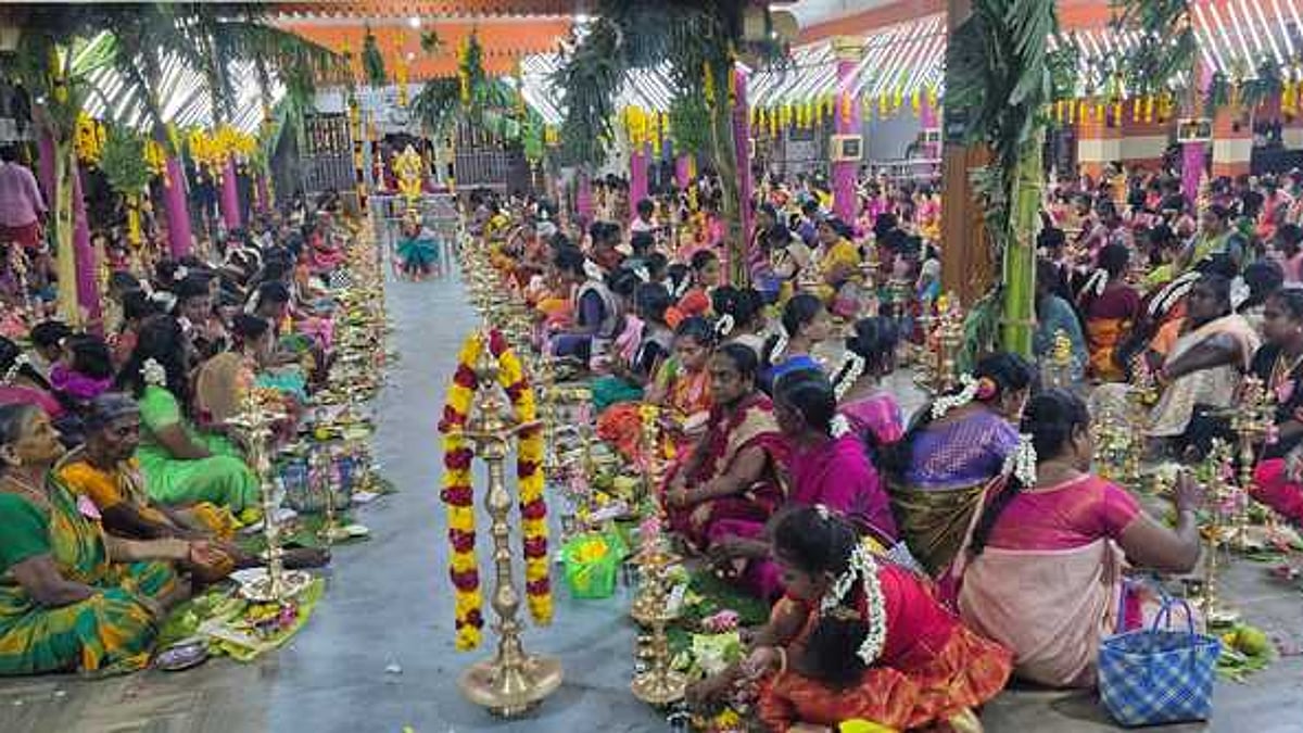 ஆலங்குளம் முத்தாரம்மன் கோயிலில் திருவிளக்கு பூஜை ஆலங்குளம் முத்தாரம்மன் கோயிலில் திருவிளக்கு பூஜை