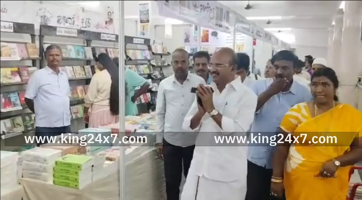 முன்னாள் அமைச்சர் தலைமை புத்தக வெளியீட்டு விழா