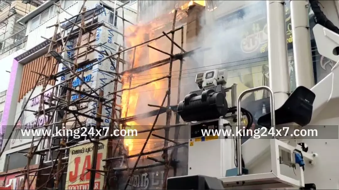 கோவை வணிக வளாகத்தில் திடீர் தீ விபத்து – பரபரப்பு !