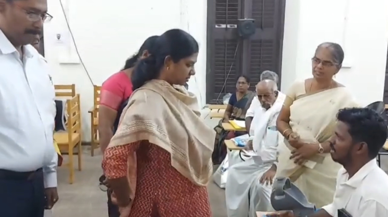 புதுகை: கோரிக்கை மனுக்களை பெற்ற கலெக்டர்